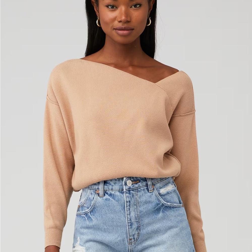 LINE & DOT
FAVORITE OFF SHOULDER SWEATER
